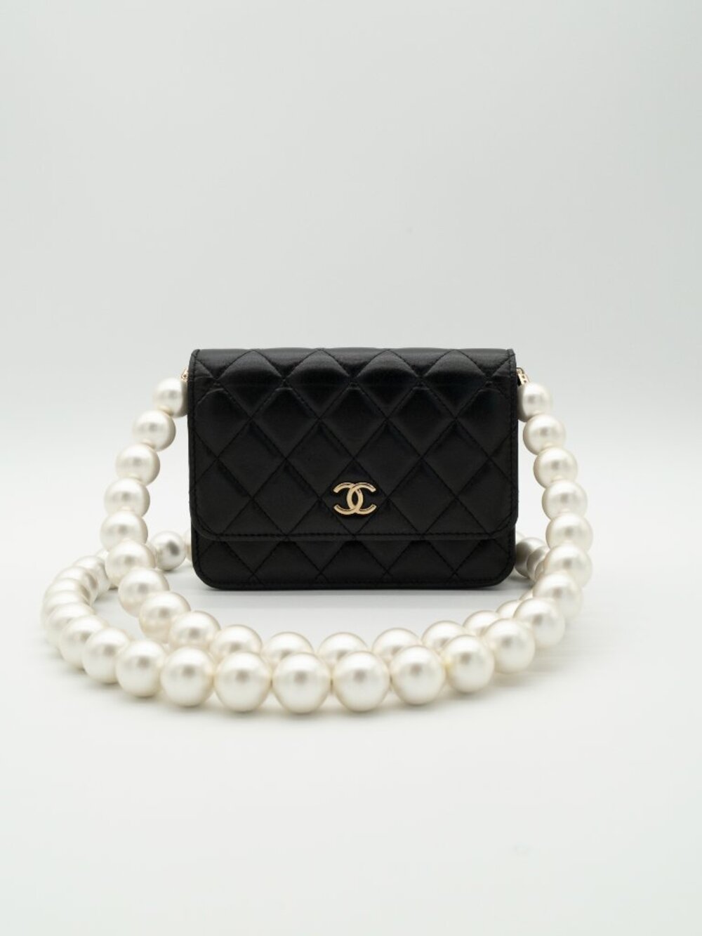 CHANEL Maxi Pearls Clutch with Chain Light Gold Hardware Full Set & COA - Picture 2 of 16